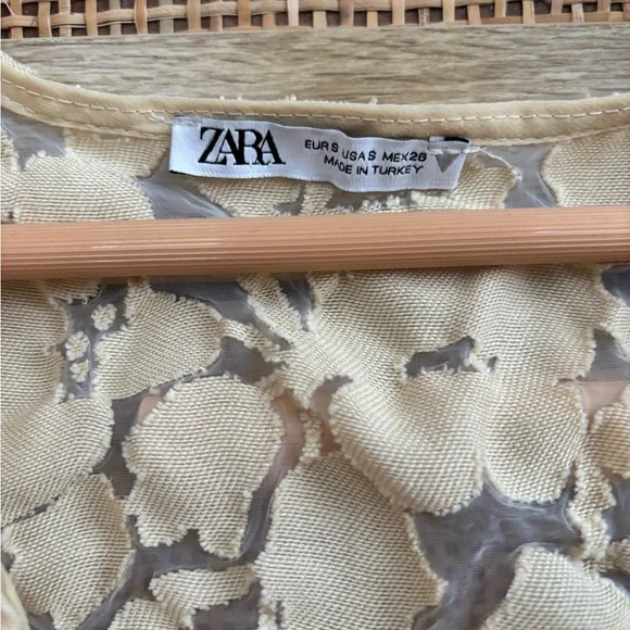 Zara Cream Floral Lace Blouse - Picture 2 of 2